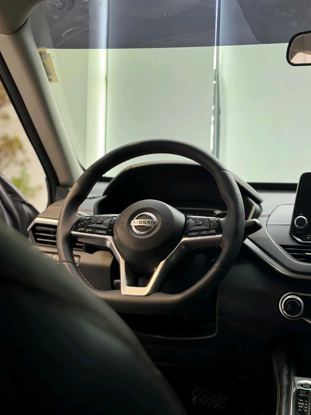 Car Image 2019 NISSAN ALTIMA SR