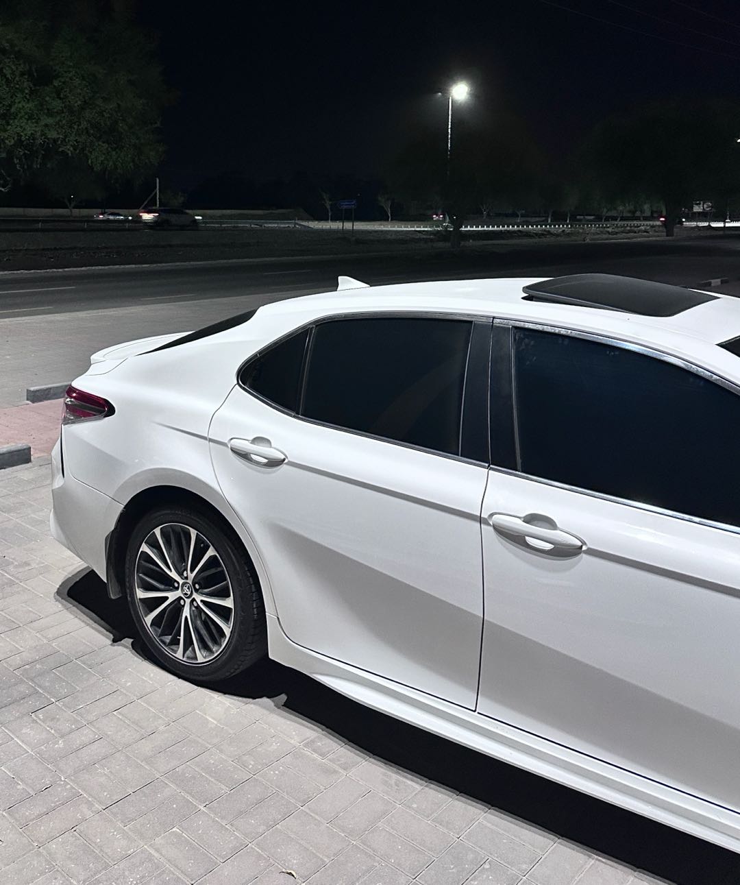 Car Image 2018 TOYOTA CAMRY SE