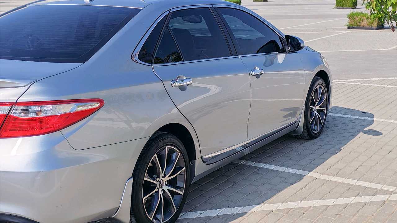 Car Image 2015 TOYOTA CAMRY XSE