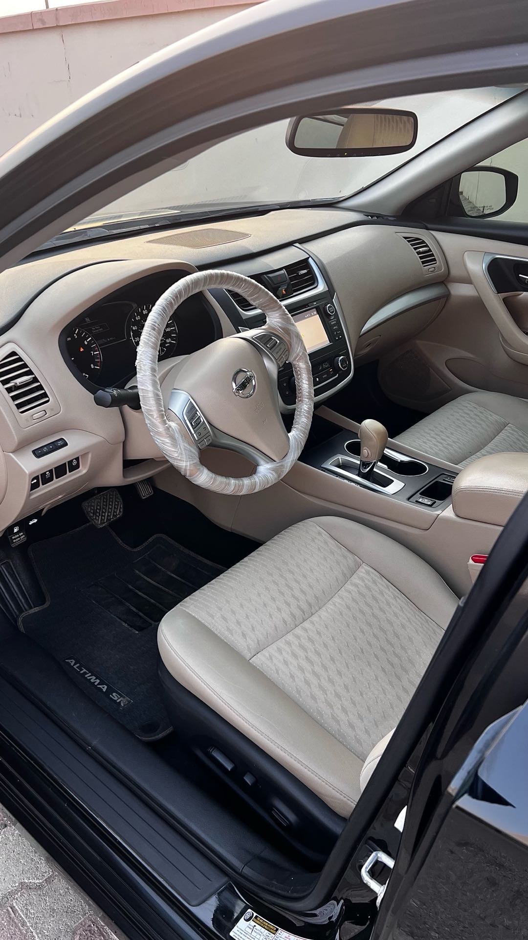 Car Image 2017 NISSAN ALTIMA SV