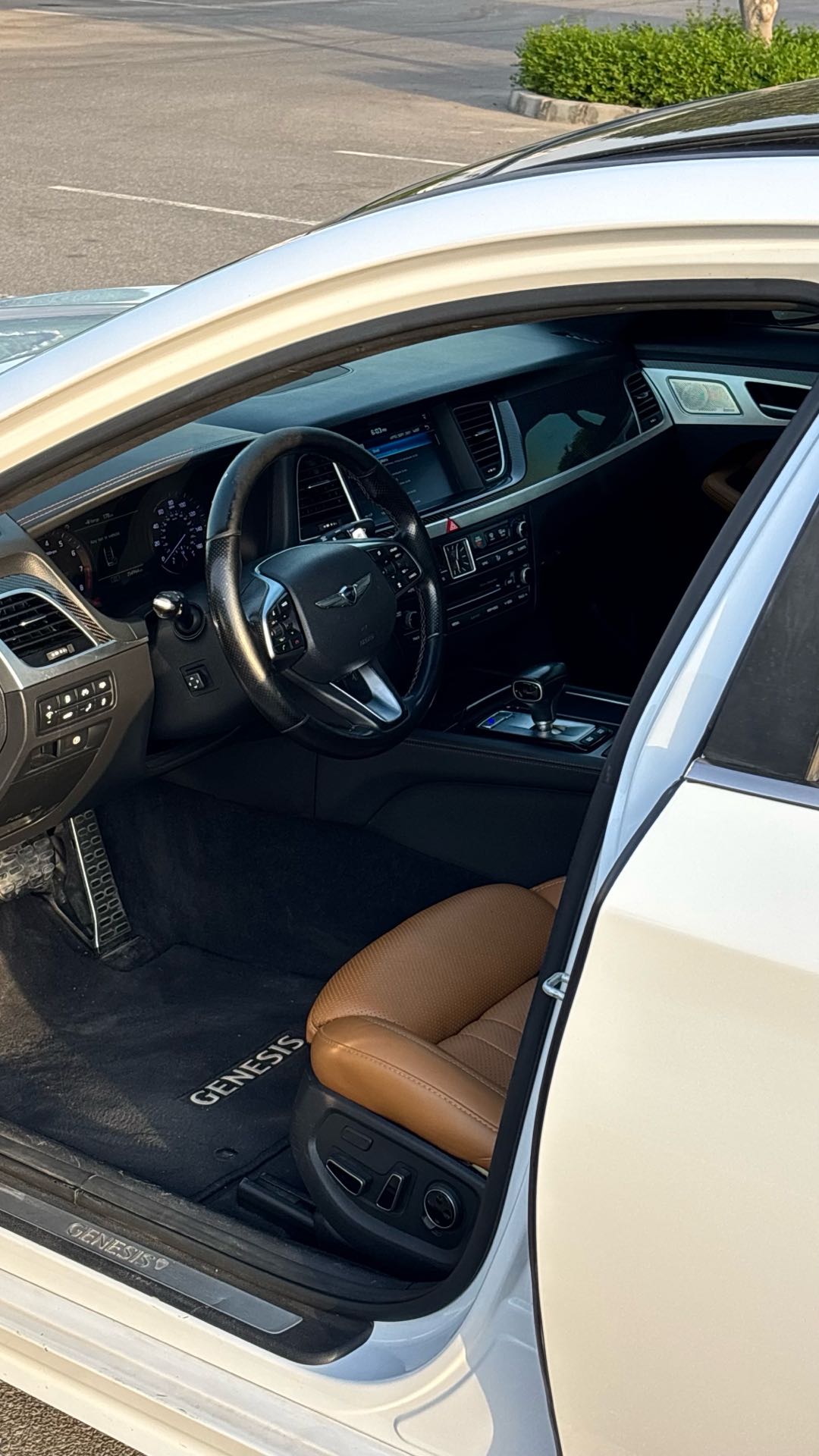 Car Image 2018 HYUNDAI GENESIS 