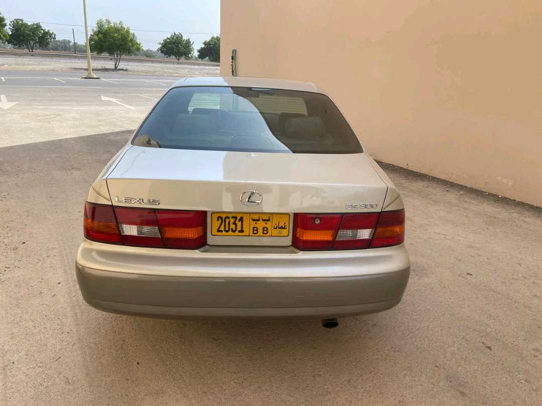 Car Image 1999 LEXUS ES 