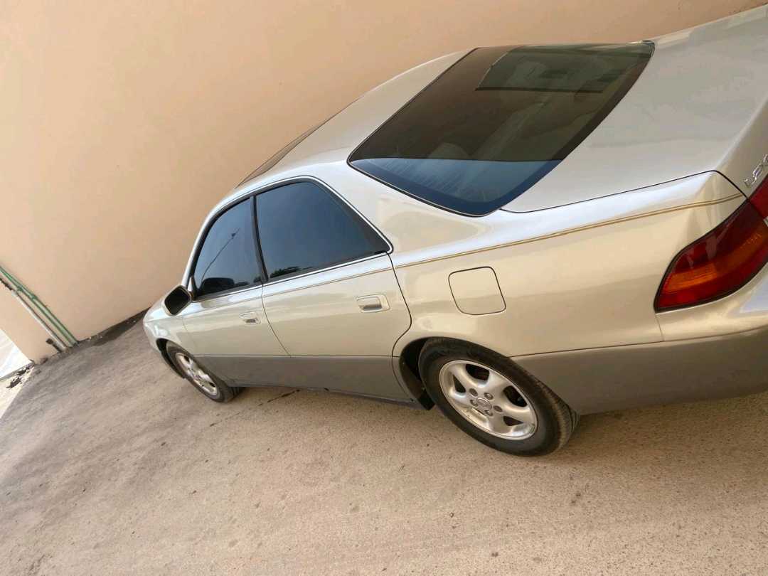 Car Image 1999 LEXUS ES 