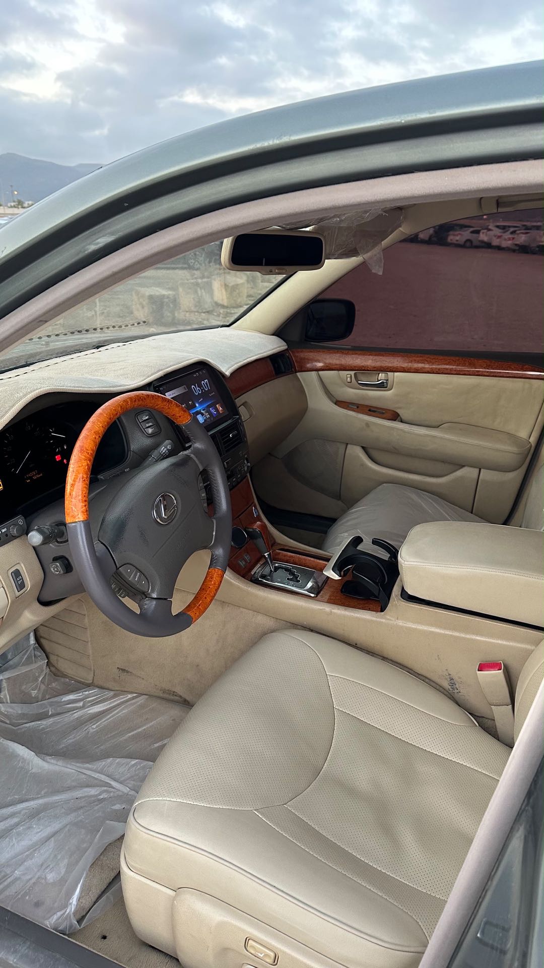Car Image 2004 LEXUS LS 