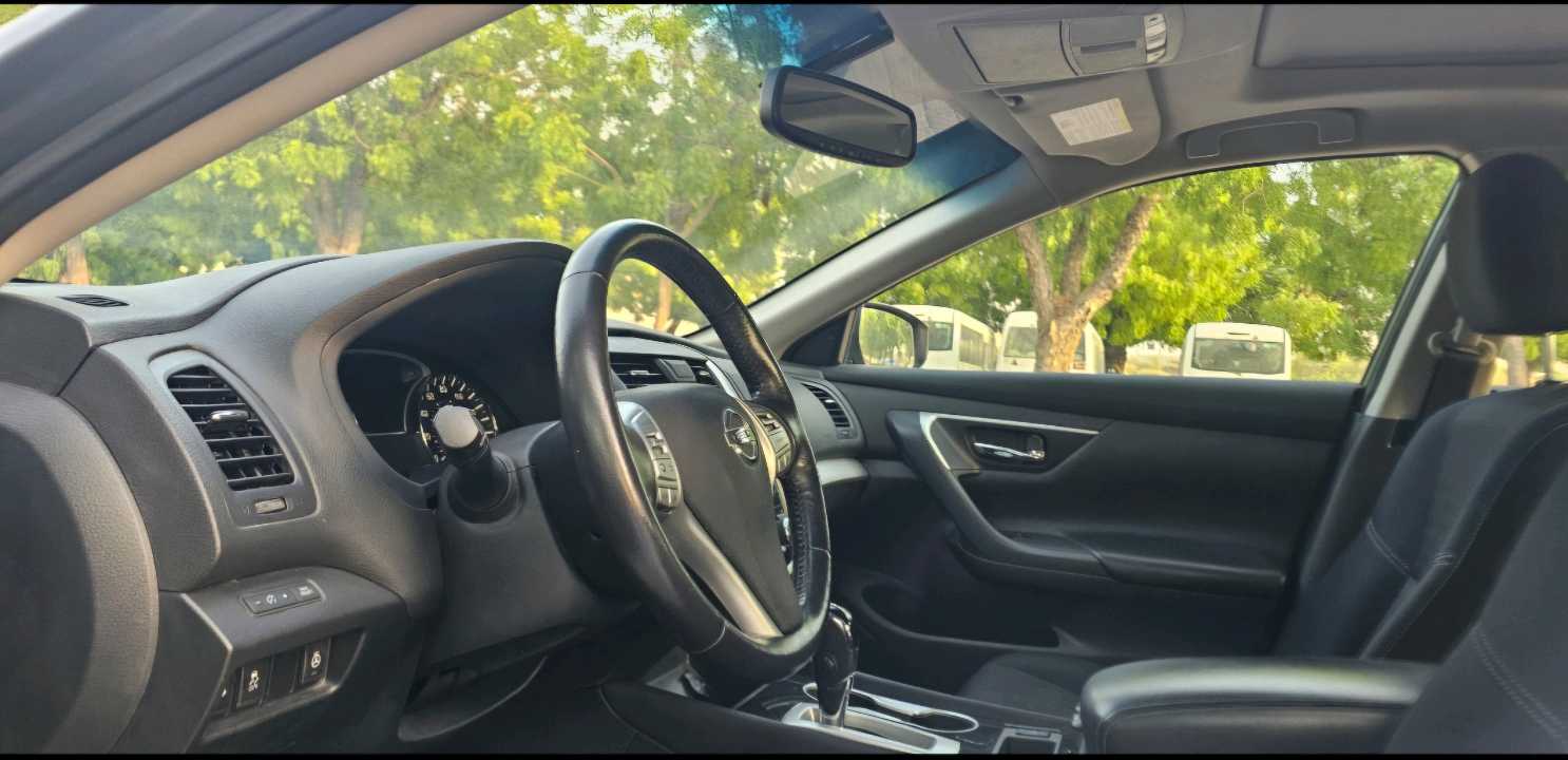 Car Image 2018 NISSAN ALTIMA SV