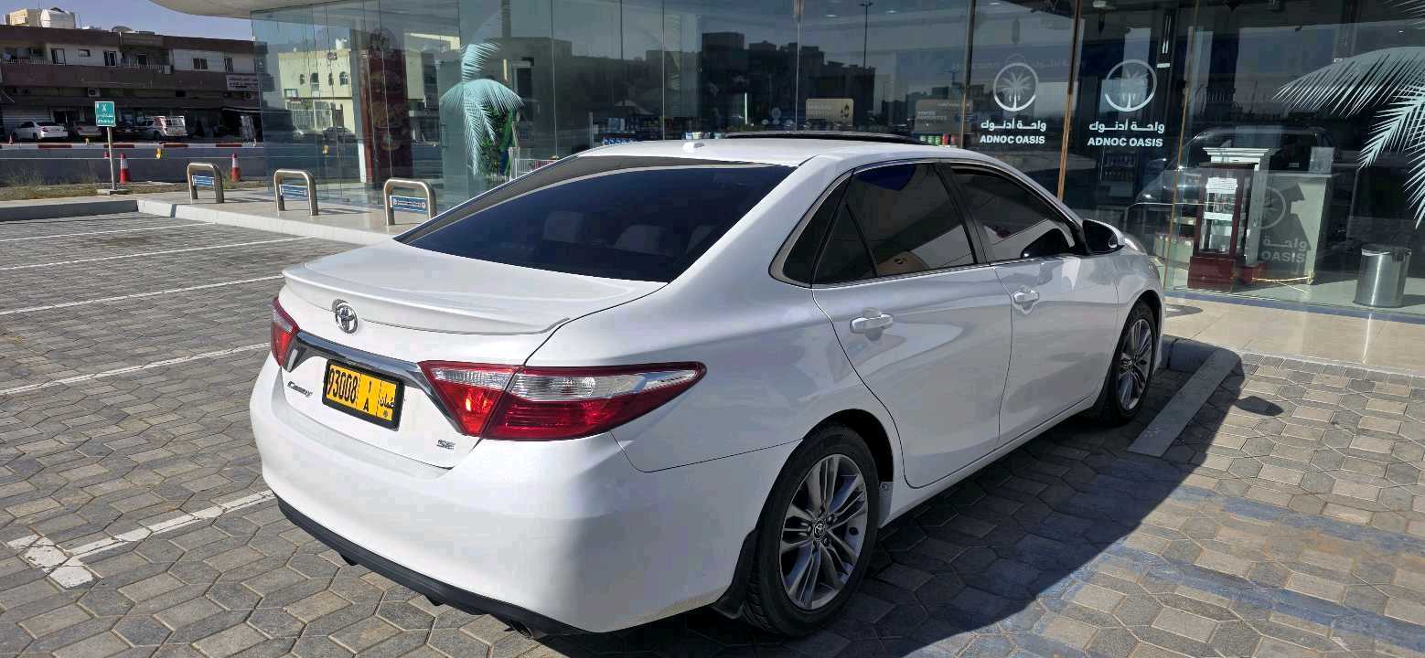 Car Image 2015 TOYOTA CAMRY SE