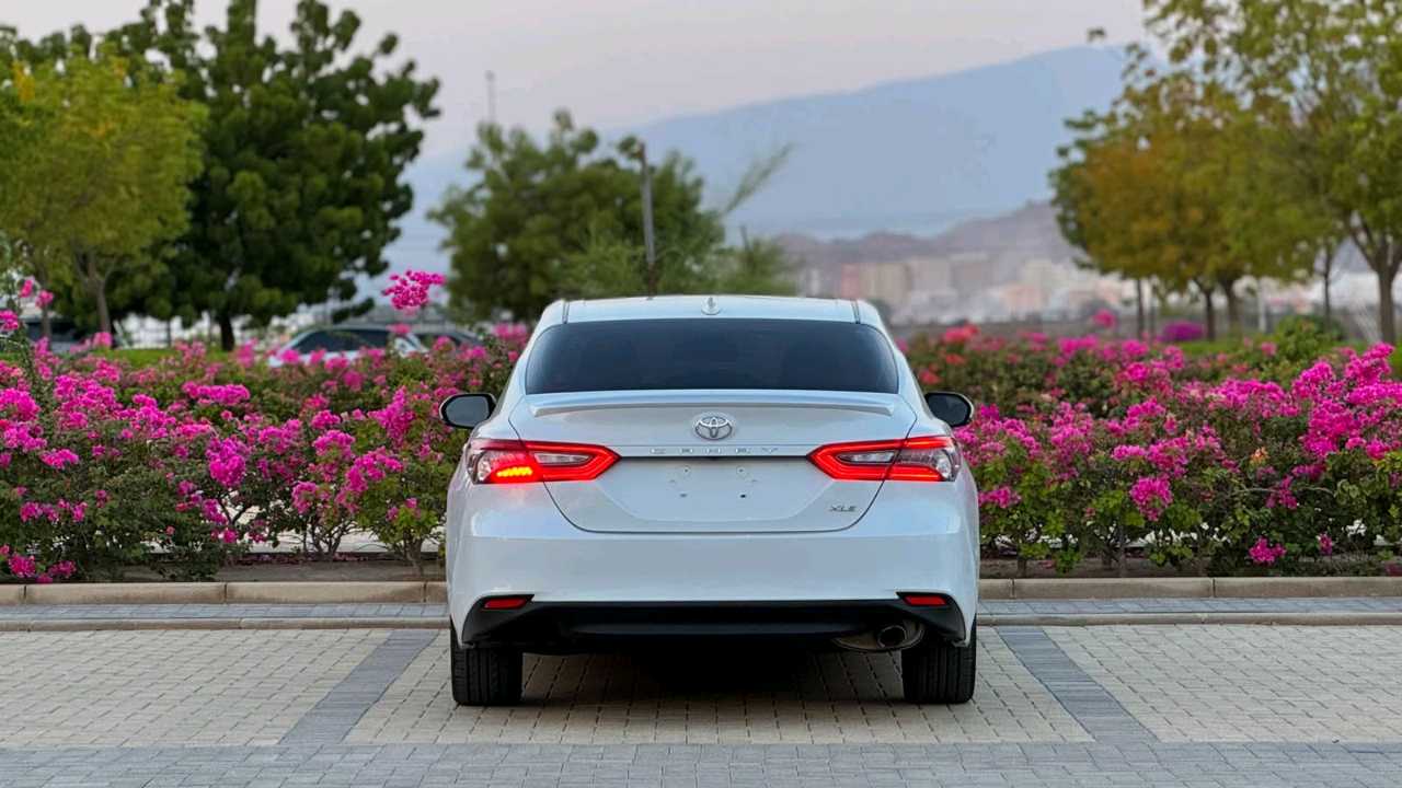 Car Image 2022 TOYOTA CAMRY XLE