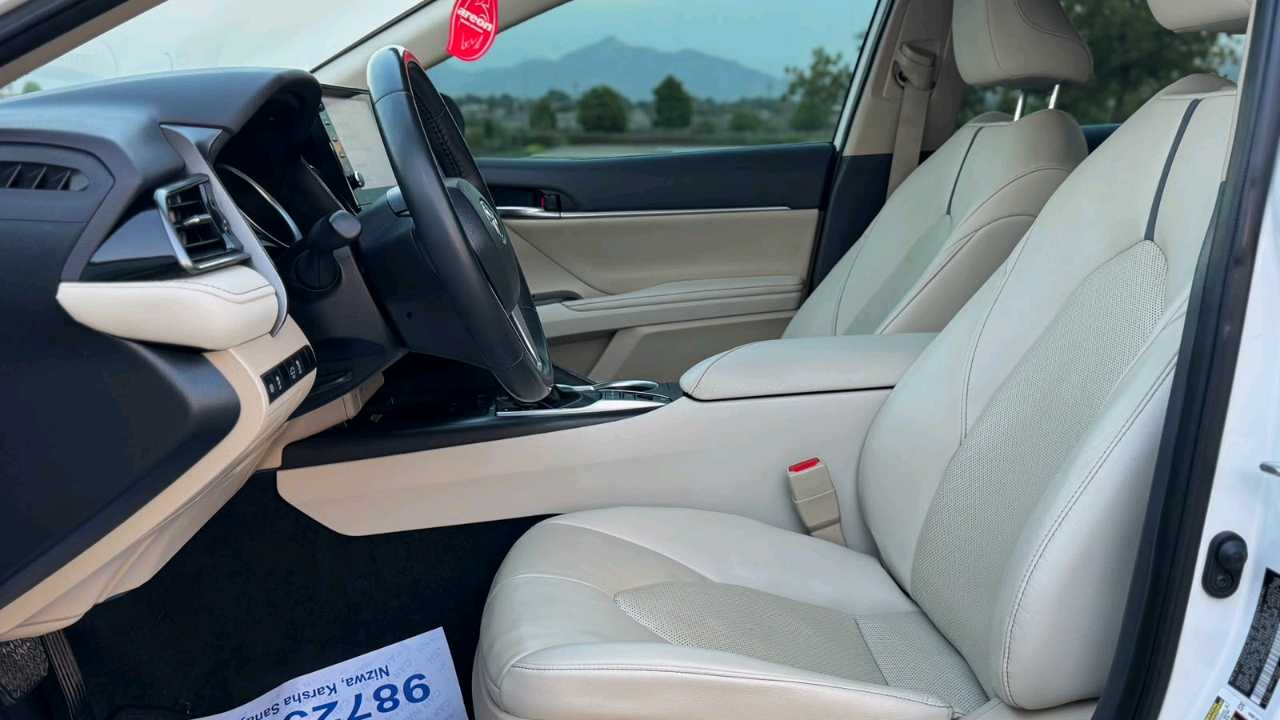 Car Image 2022 TOYOTA CAMRY XLE