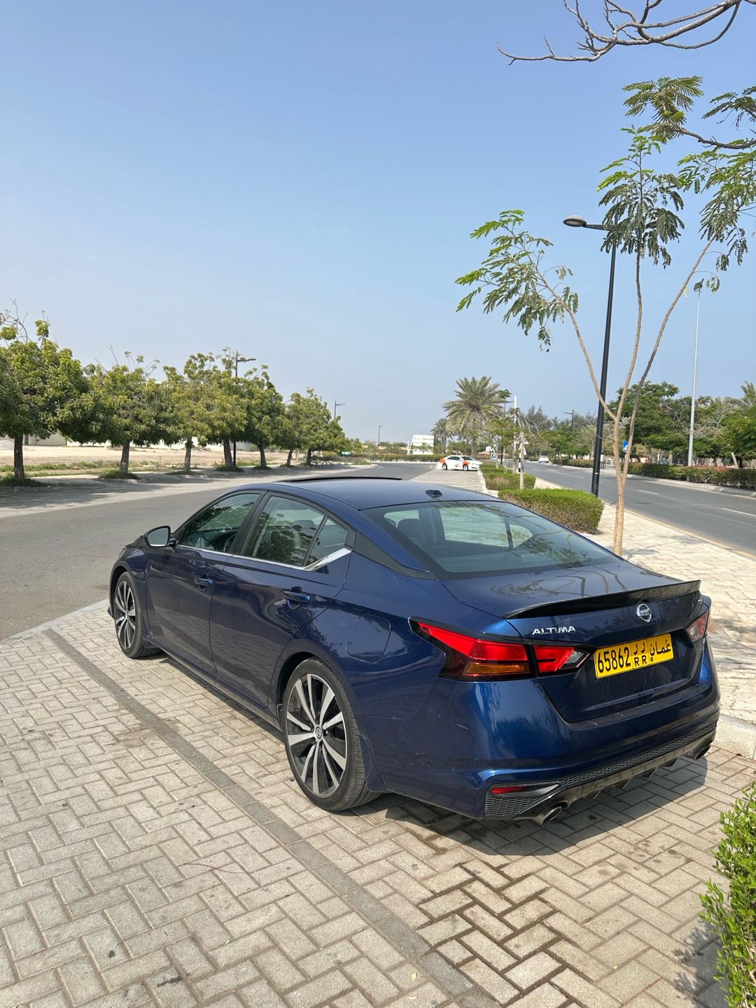 Car Image 2019 NISSAN ALTIMA SR
