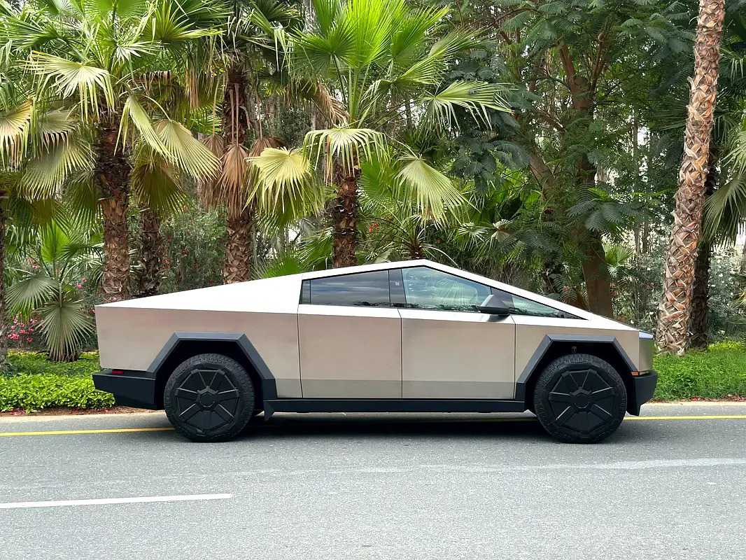 Car Image 2024 TESLA CYBERTRUCK 