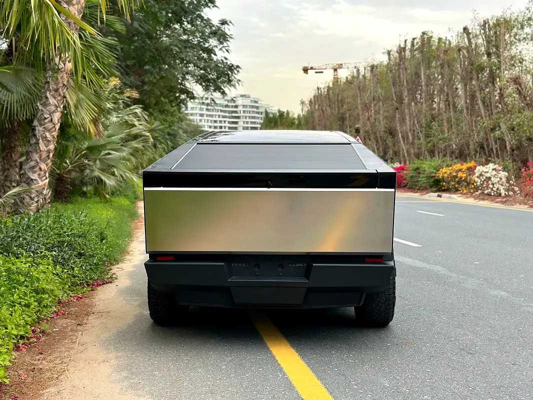 Car Image 2024 TESLA CYBERTRUCK 