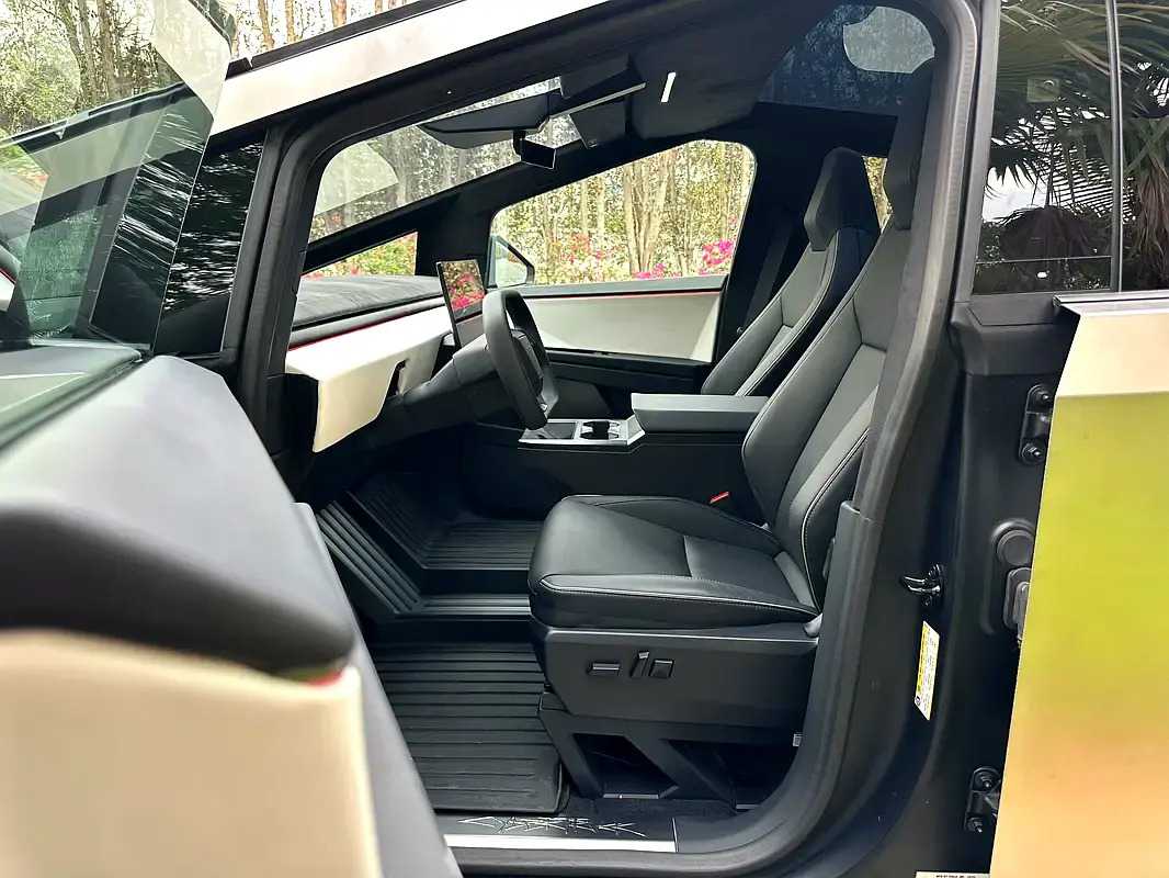 Car Image 2024 TESLA CYBERTRUCK 