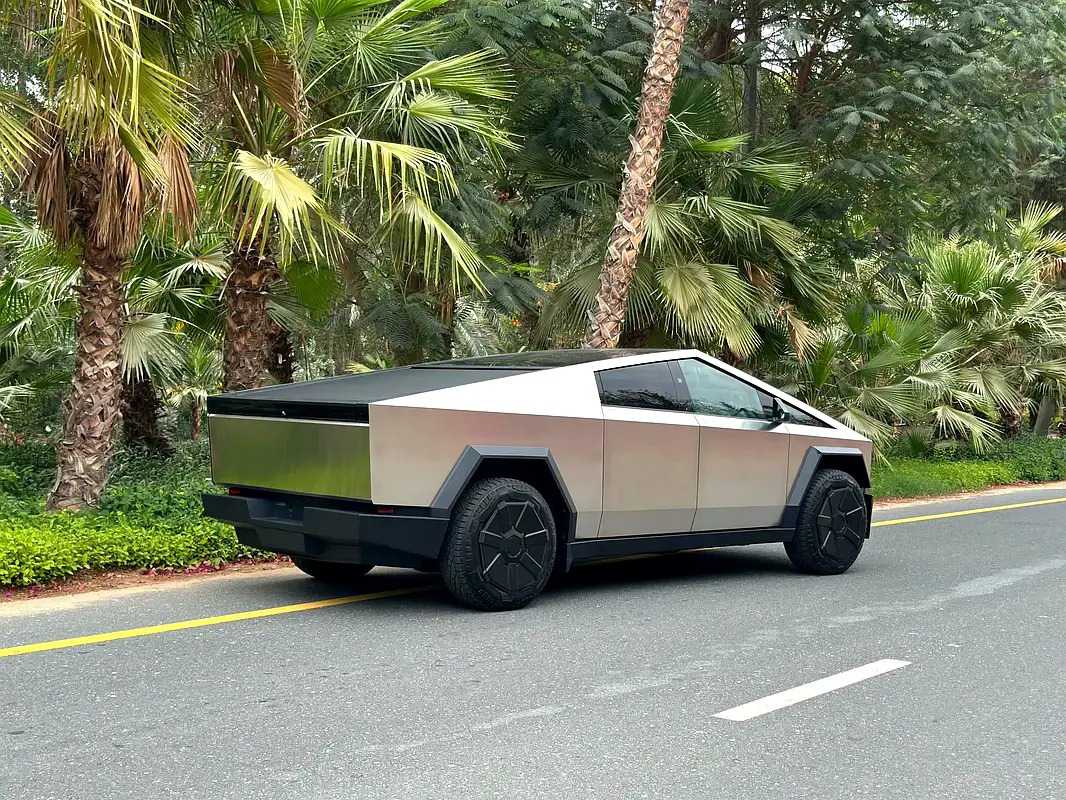 Car Image 2024 TESLA CYBERTRUCK 