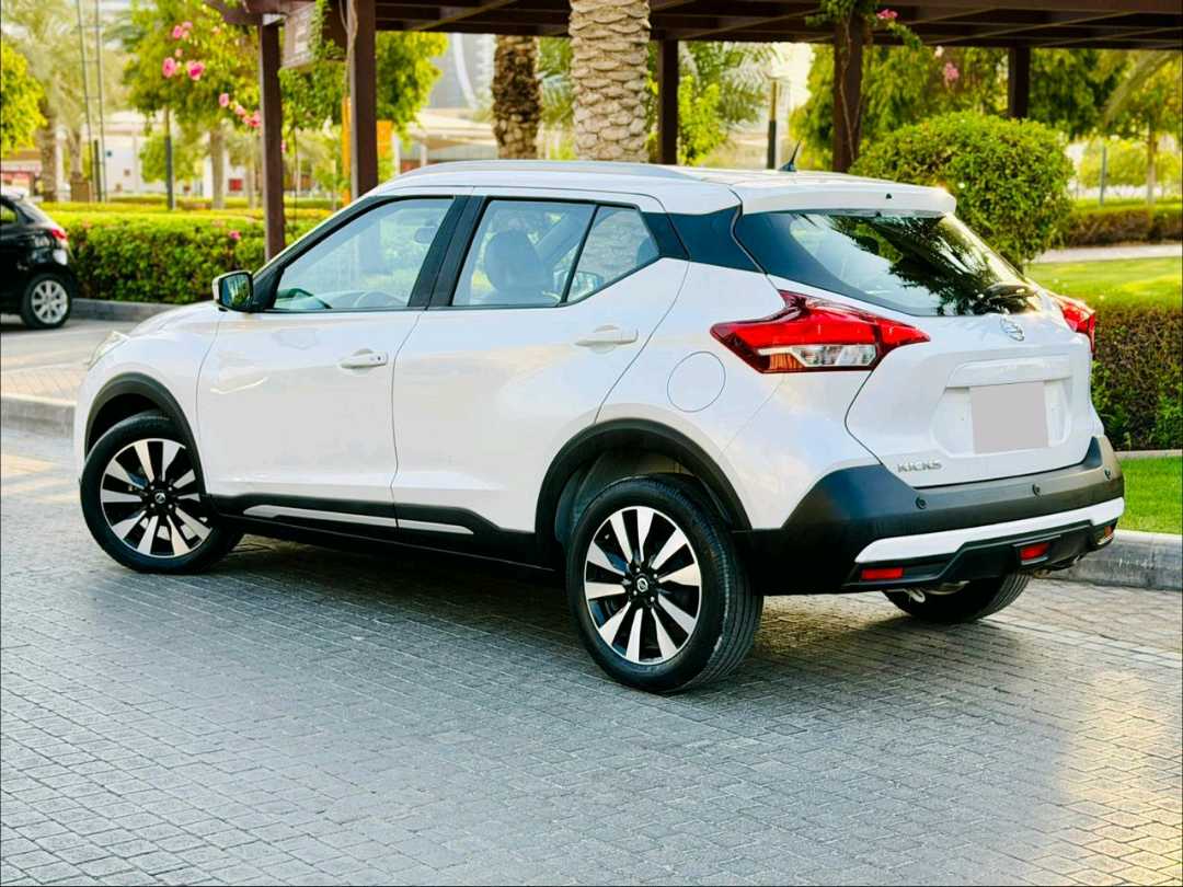 Car Image 2018 NISSAN KICKS 