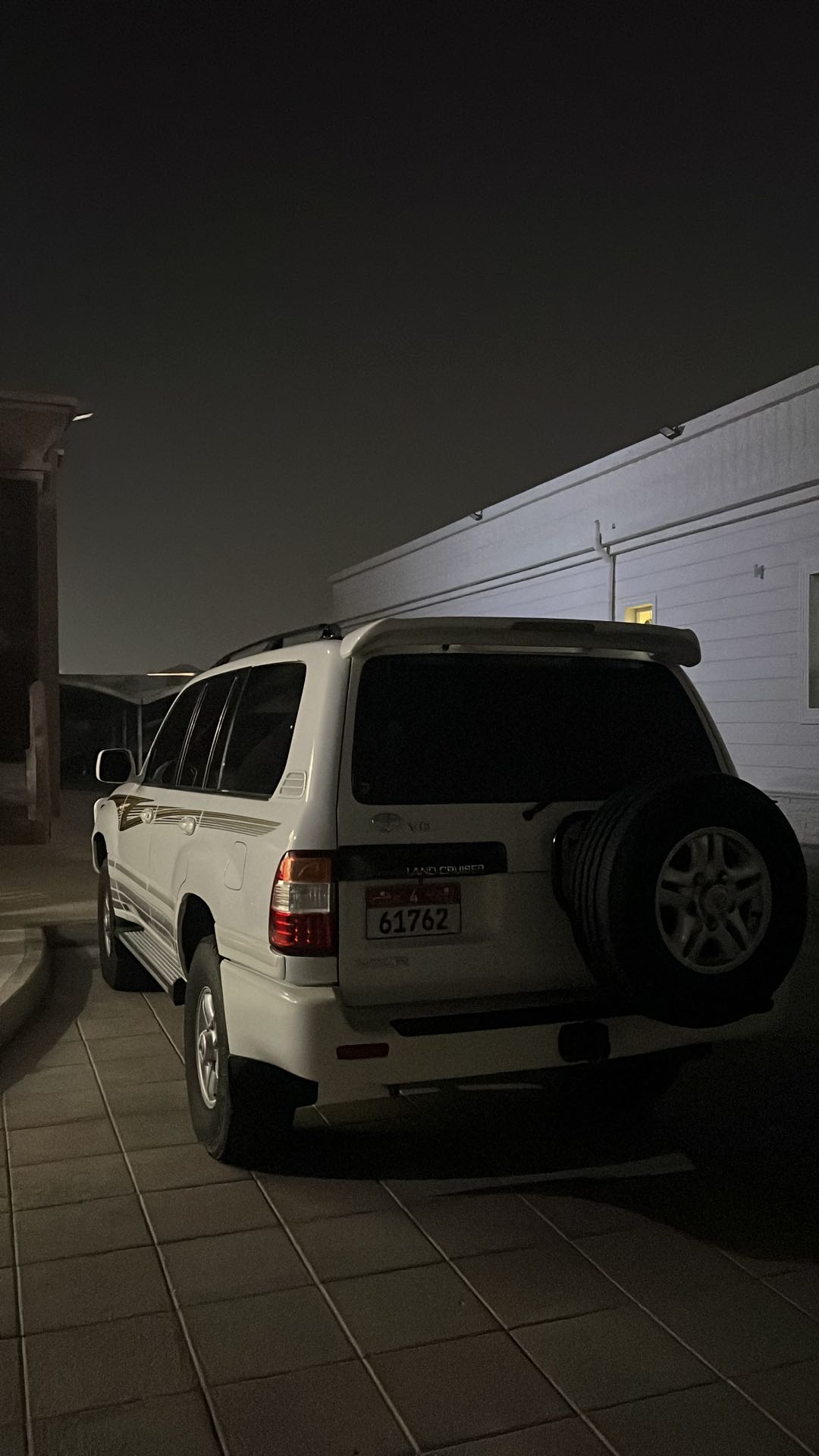 Car Image 1998 TOYOTA LAND CRUISER VX.R