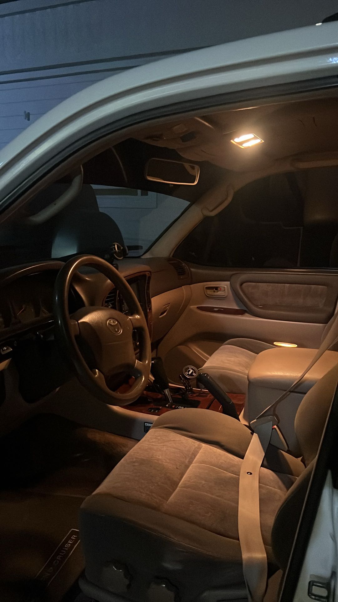Car Image 1998 TOYOTA LAND CRUISER VX.R