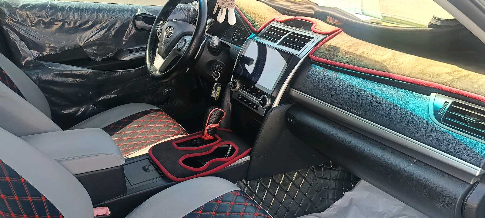 Car Image 2014 TOYOTA CAMRY SE