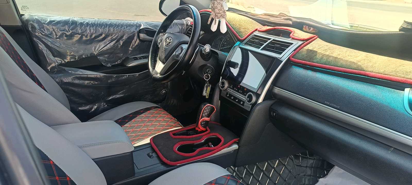 Car Image 2014 TOYOTA CAMRY SE
