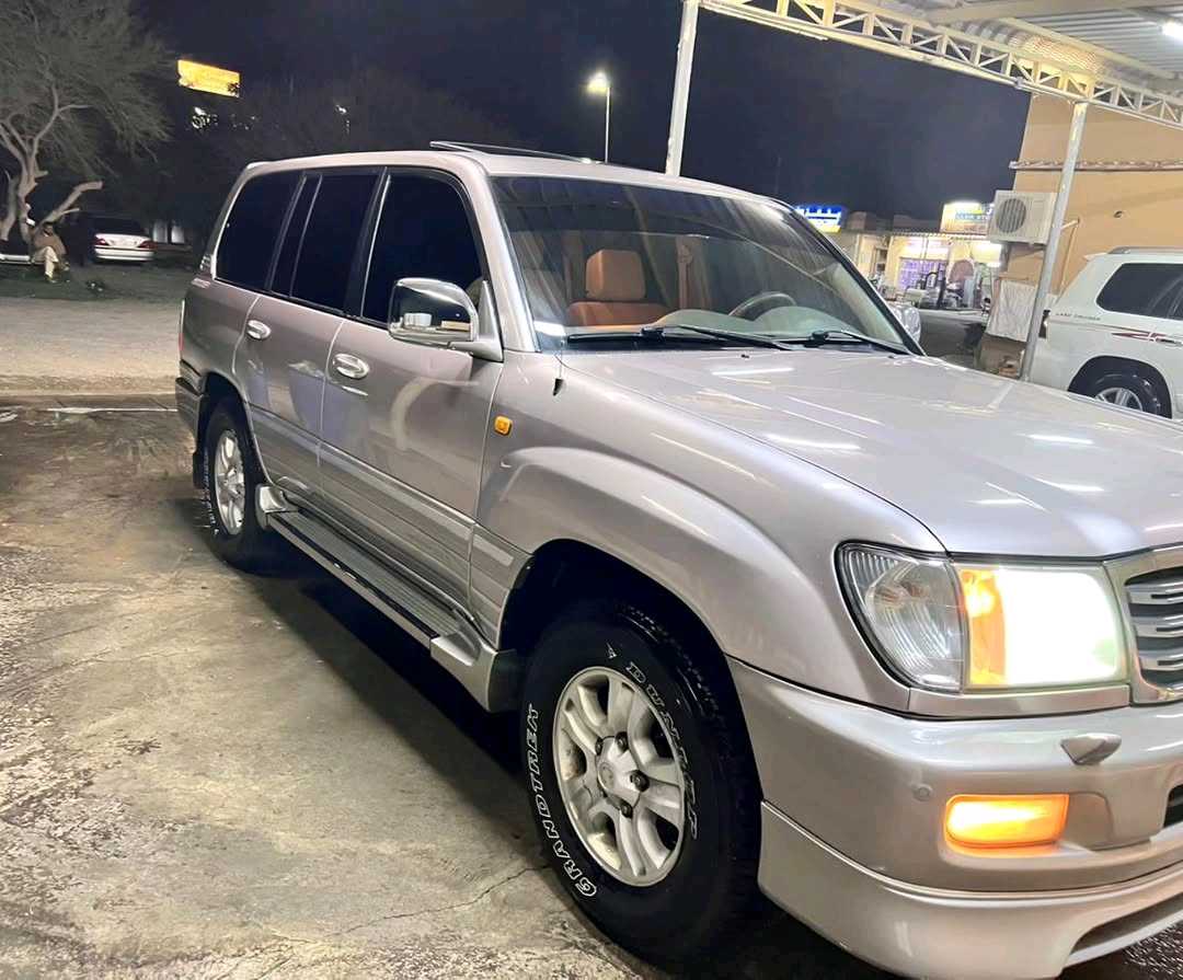 Car Image 2004 TOYOTA LAND CRUISER GX.R
