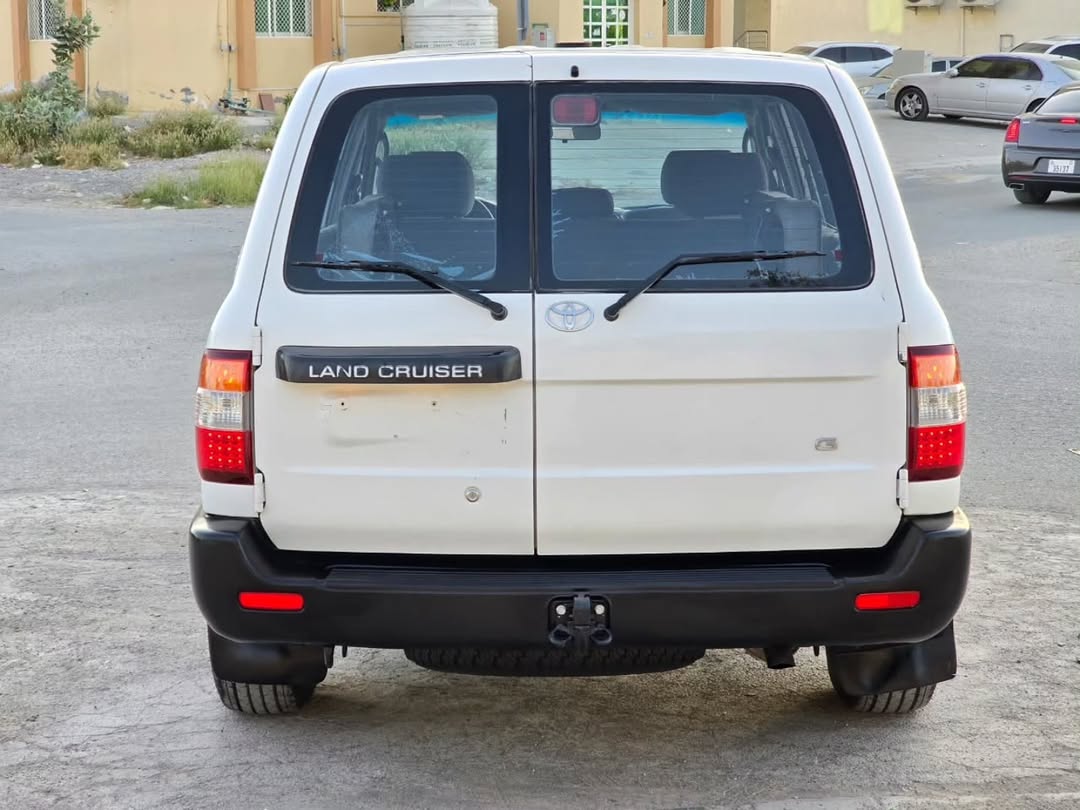 Car Image 2006 TOYOTA LAND CRUISER G