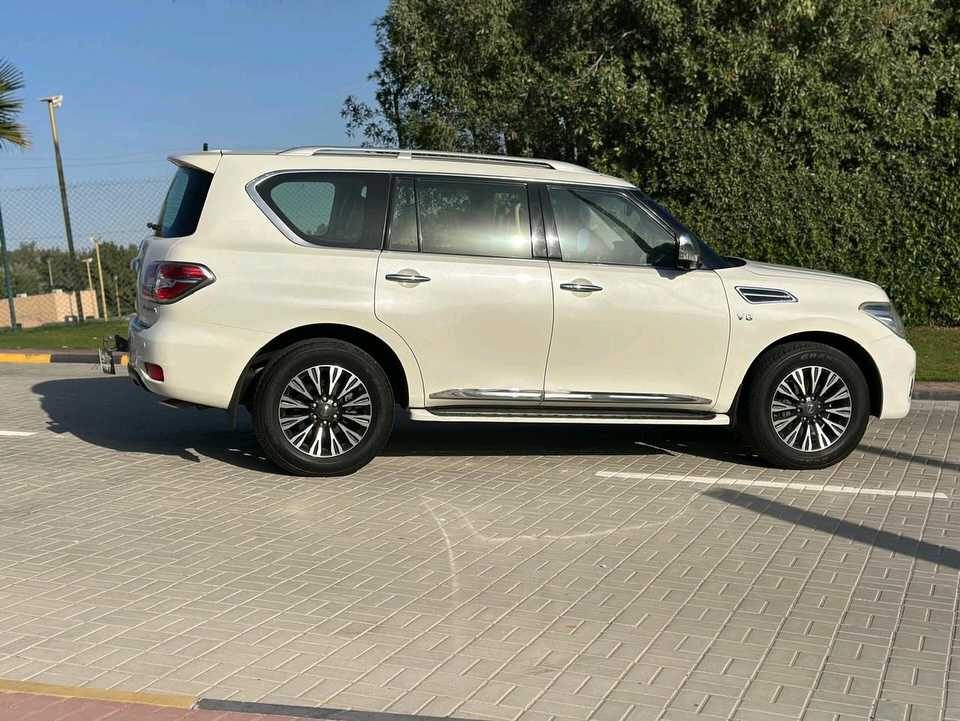 Car Image 2016 NISSAN PATROL Platinum