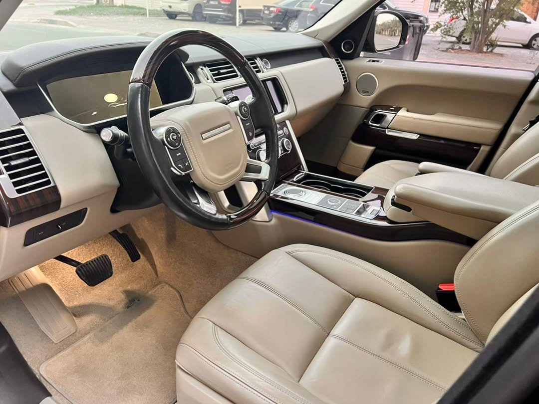 Car Image 2016 LAND ROVER VOGUE 