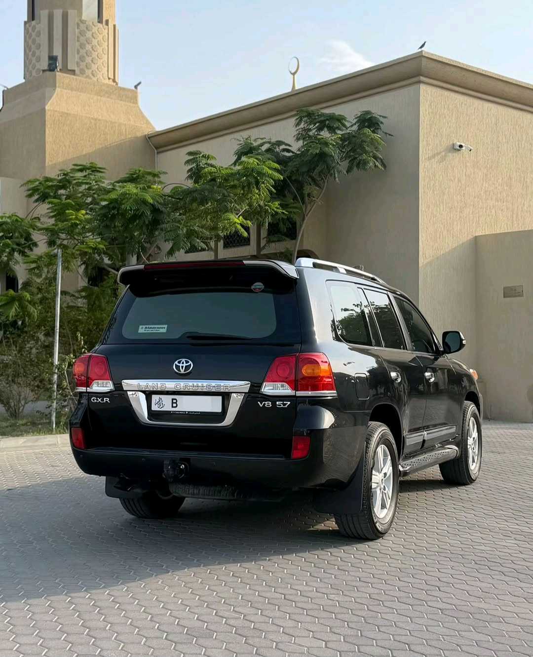 Car Image 2015 TOYOTA LAND CRUISER GX.R