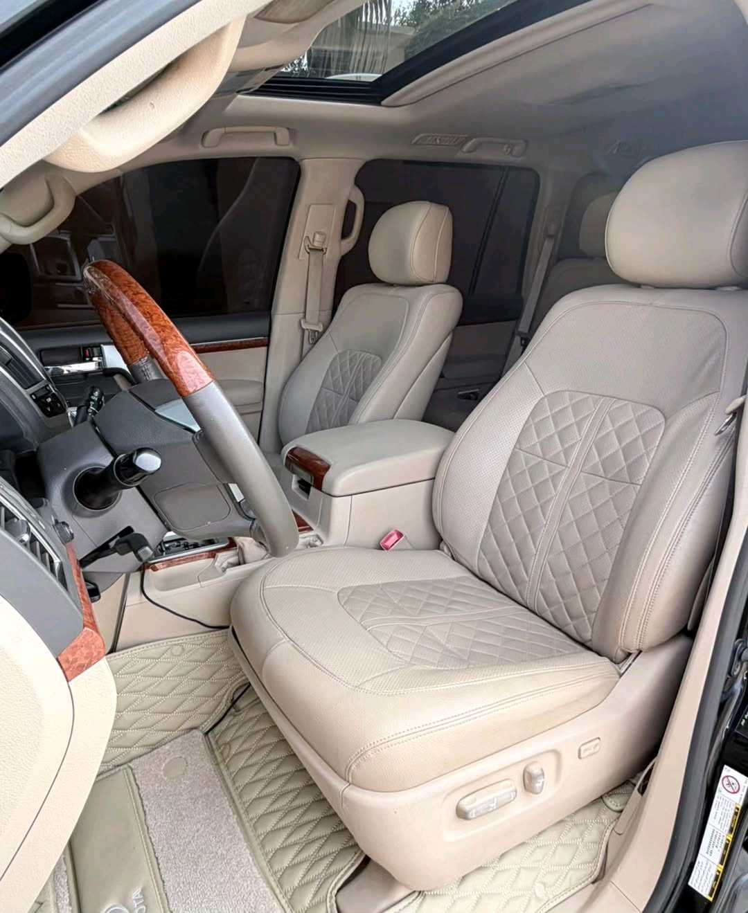 Car Image 2015 TOYOTA LAND CRUISER GX.R