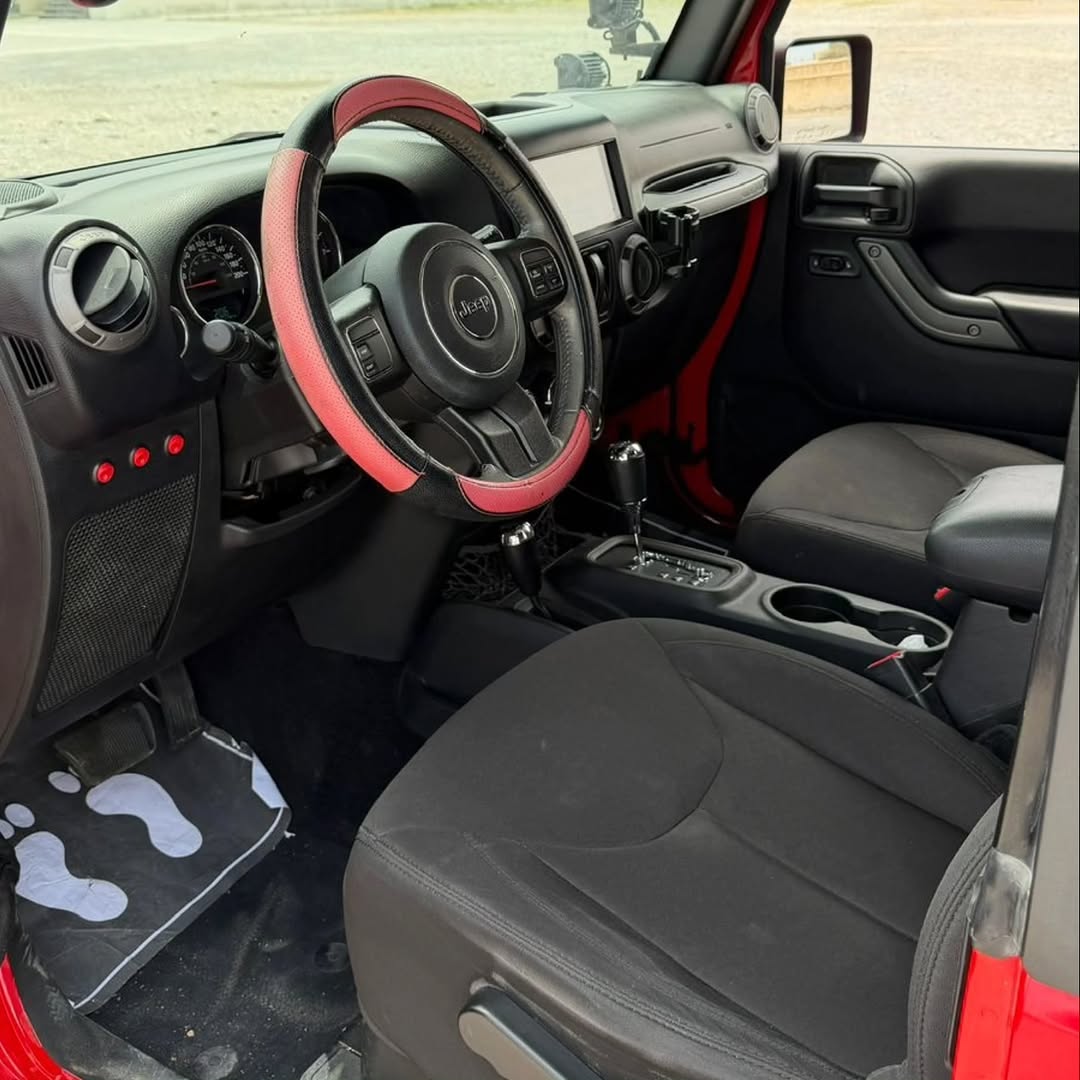 Car Image 2018 JEEP WRANGLER SAHARA