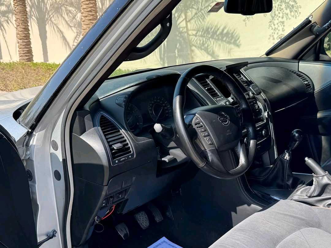 Car Image 2014 NISSAN PATROL 