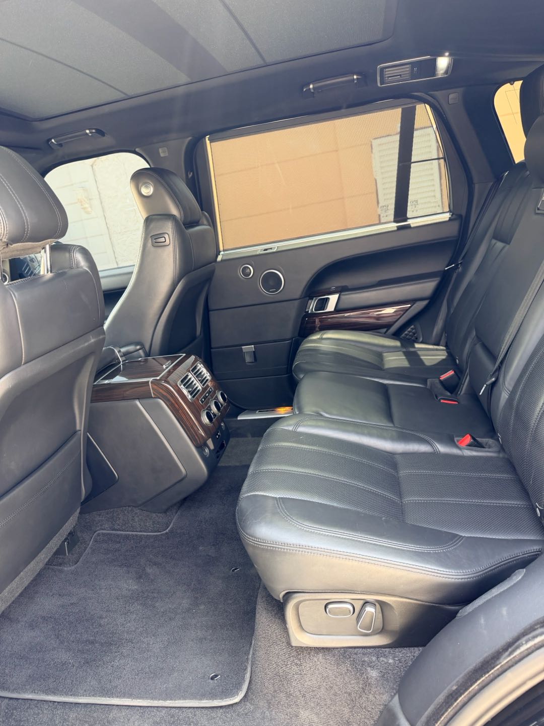 Car Image 2015 LAND ROVER VOGUE 