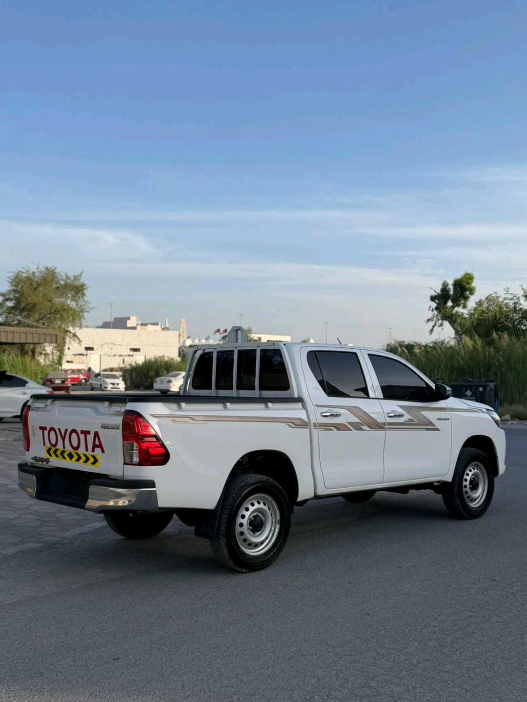 Car Image 2020 TOYOTA HILUX 2.7