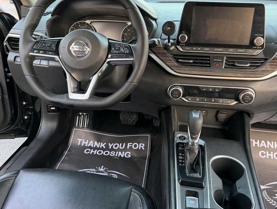 Car Image 2019 NISSAN ALTIMA Platinum 