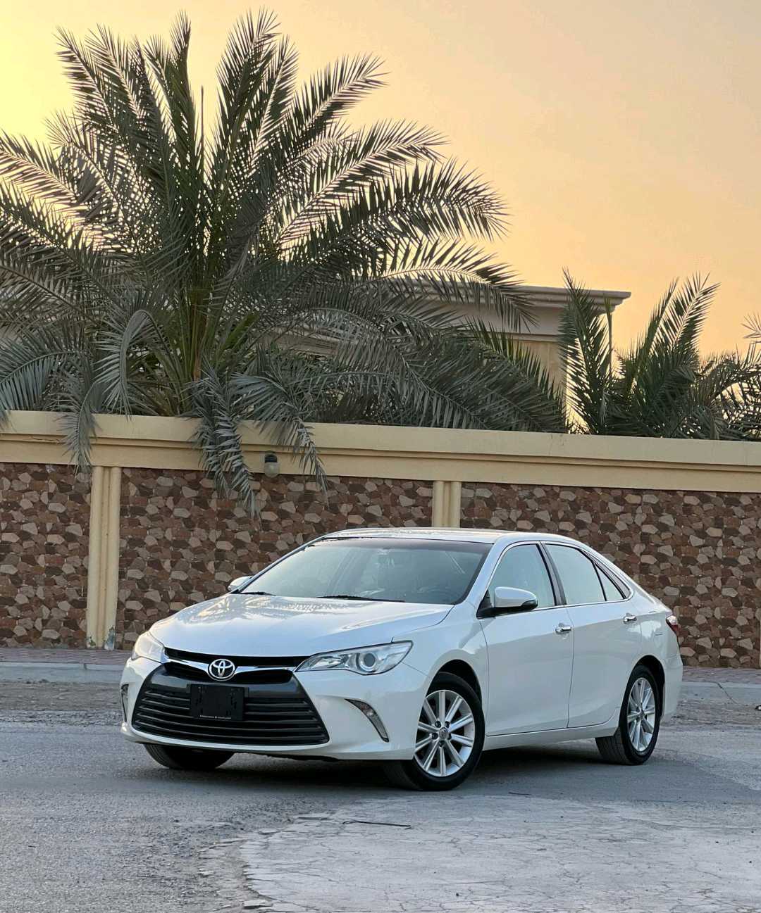 Car Image 2016 TOYOTA CAMRY SE
