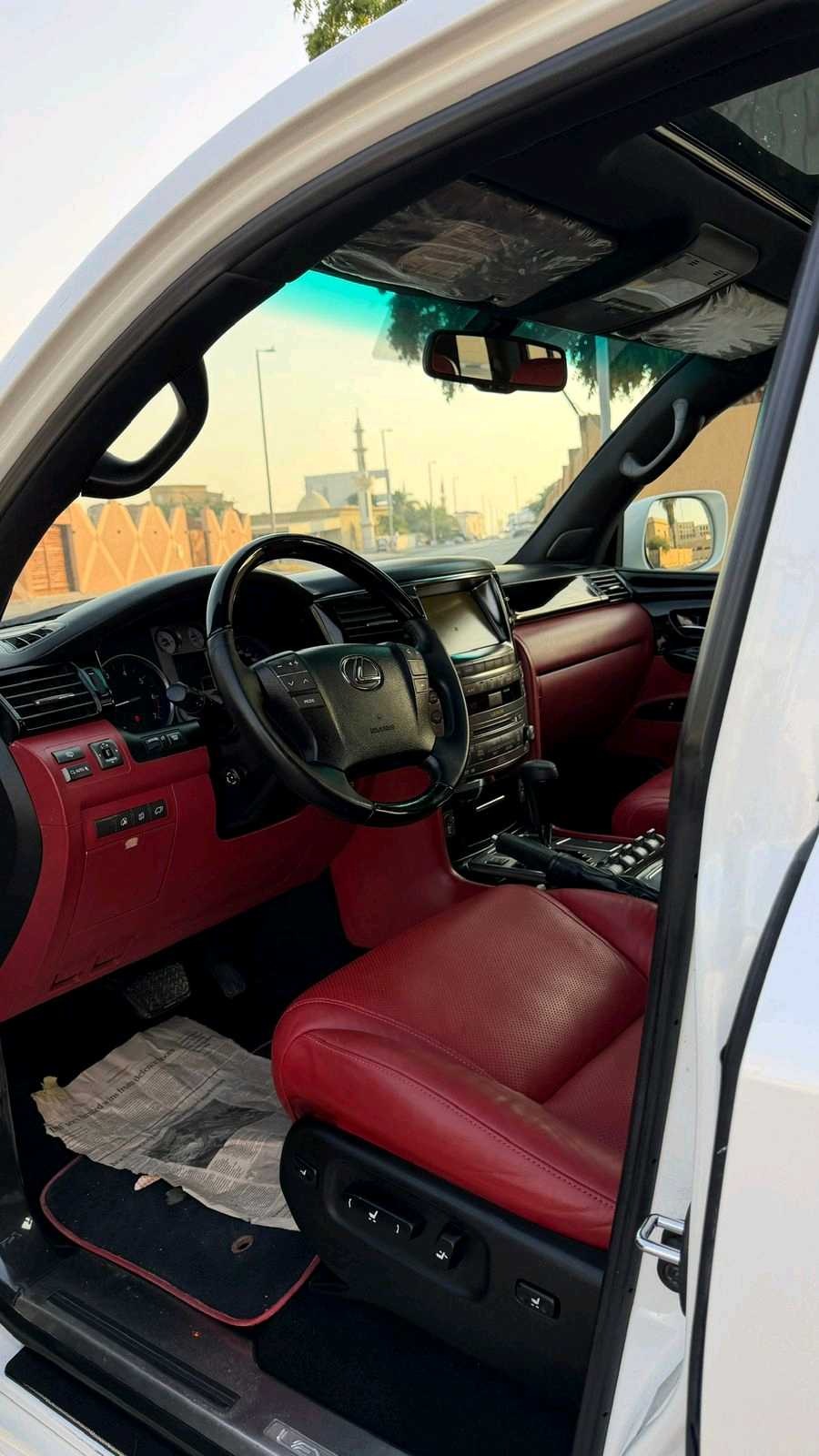 Car Image 2010 LEXUS LX 570