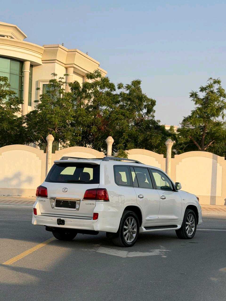 Car Image 2010 LEXUS LX 570
