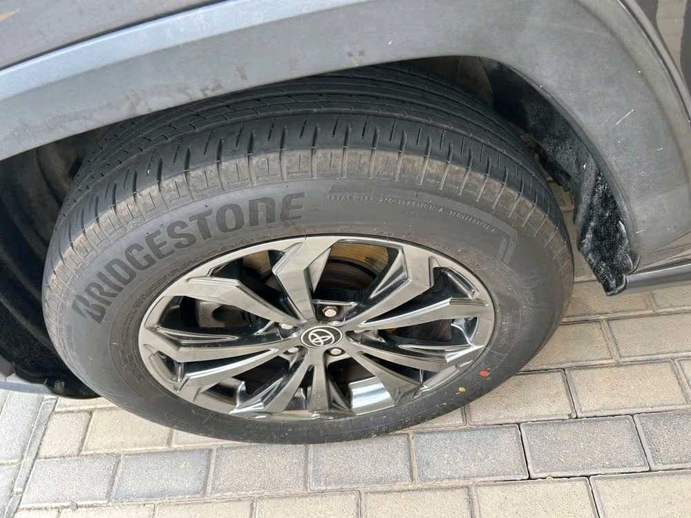 Car Image 2023 TOYOTA RAV4 