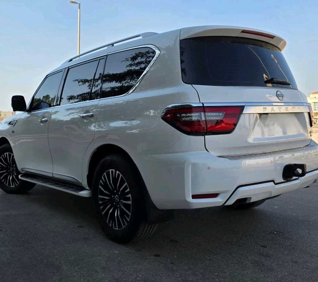 Car Image 2014 NISSAN PATROL LE