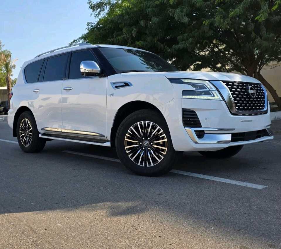 Car Image 2014 NISSAN PATROL LE