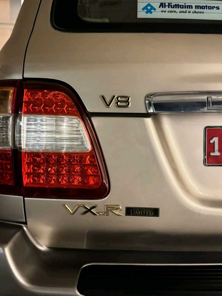 Car Image 2005 TOYOTA LAND CRUISER VX.R