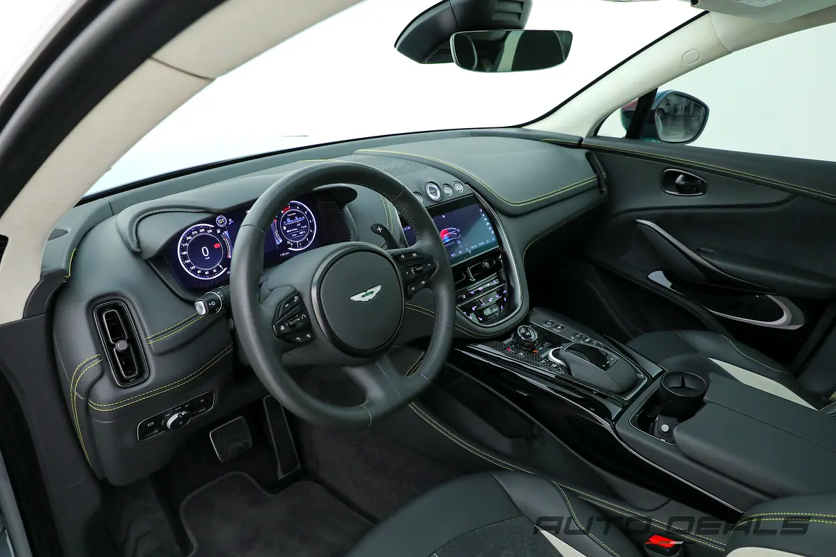 Car Image 2024 ASTON MARTIN DBX 