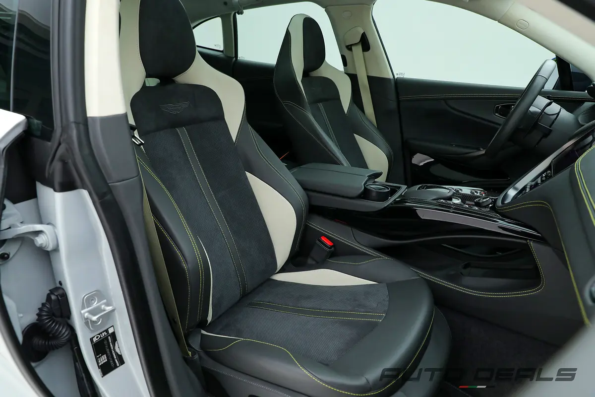 Car Image 2024 ASTON MARTIN DBX 