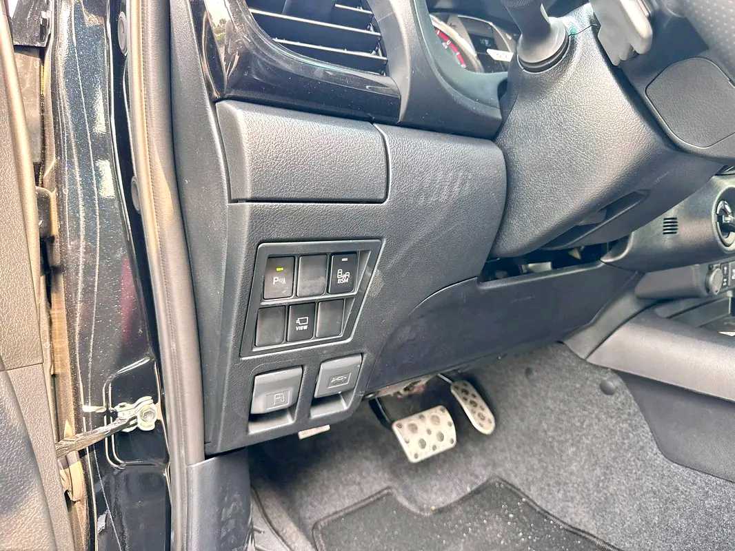 Car Image 2025 TOYOTA HILUX 
