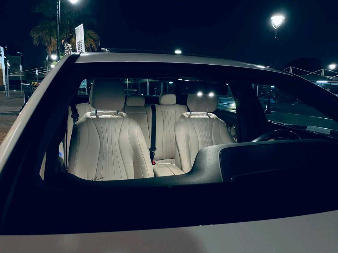 Car Image 2019 MERCEDES E Class 300