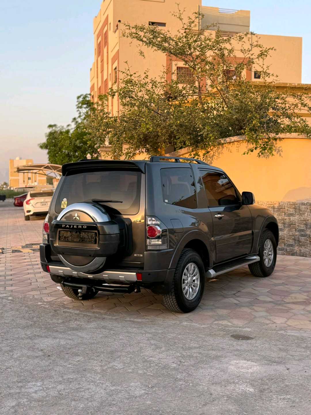 Car Image 2013 MITSUBISHI PAJERO 