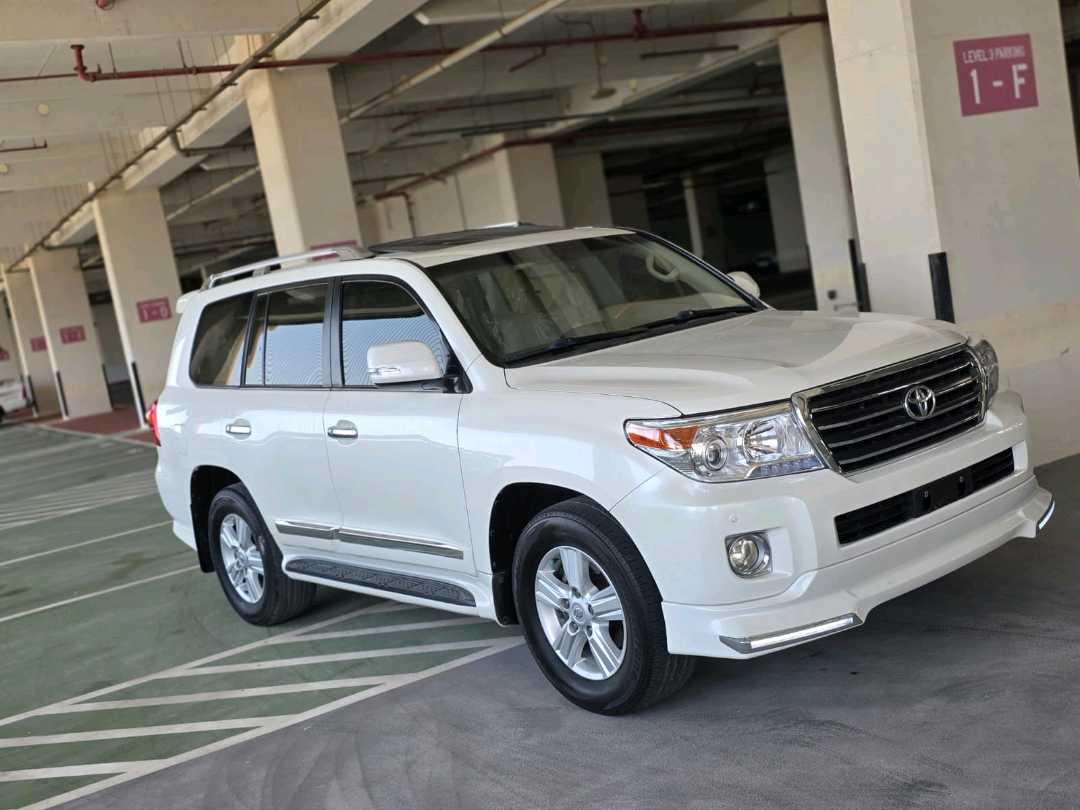 Car Image 2015 TOYOTA LAND CRUISER GX.R