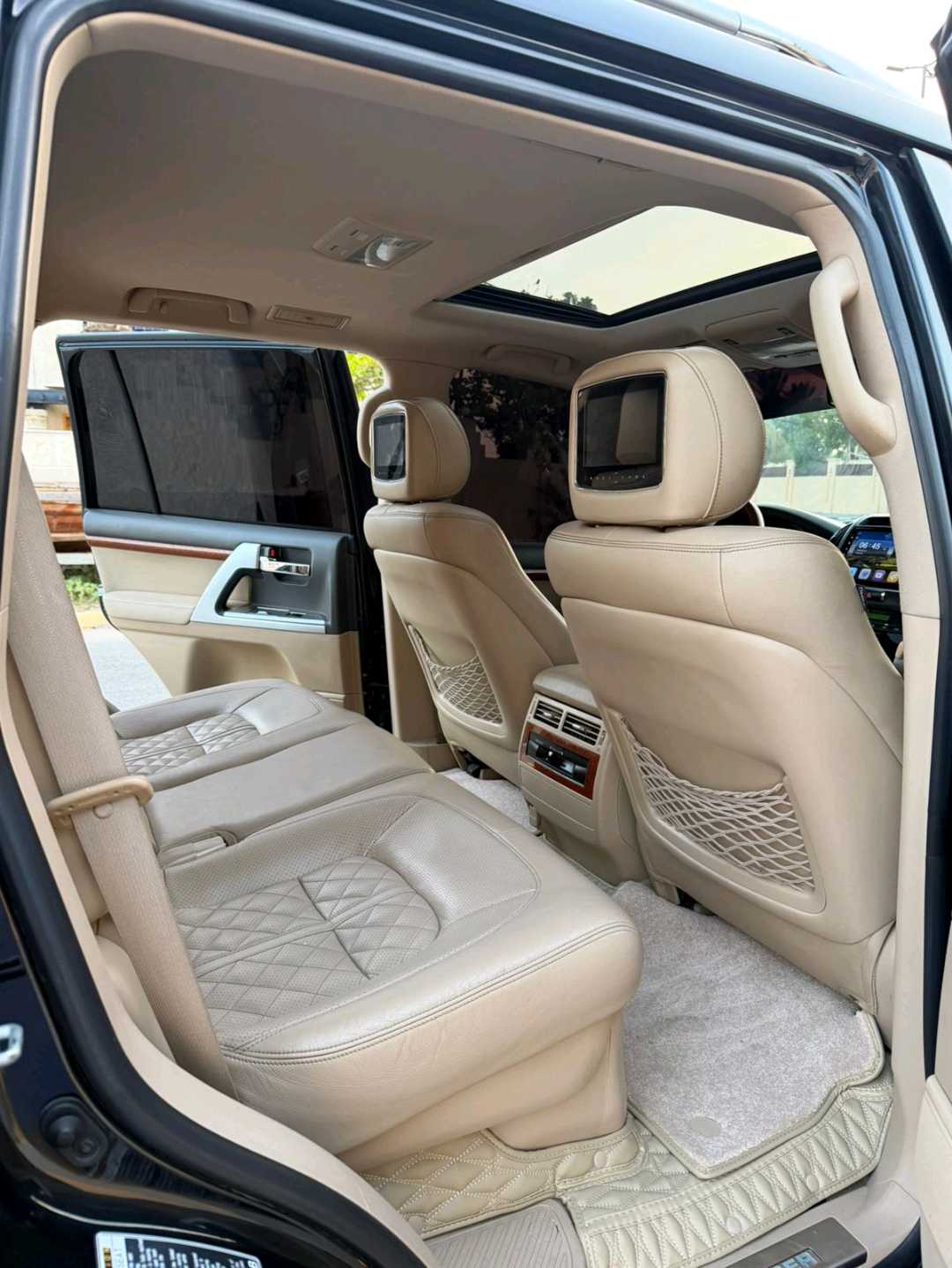 Car Image 2015 TOYOTA LAND CRUISER GX.R