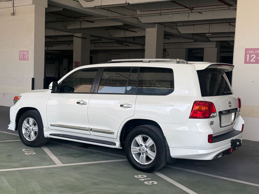 Car Image 2015 TOYOTA LAND CRUISER GX.R