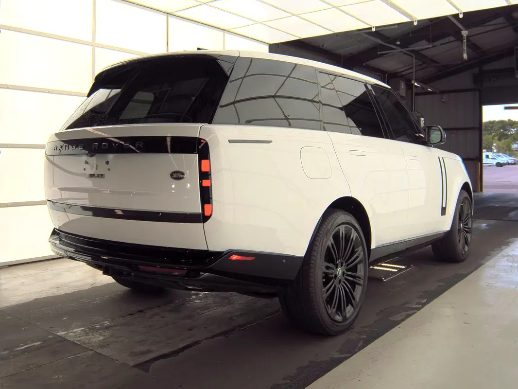 Car Image 2023 LAND ROVER VOGUE 