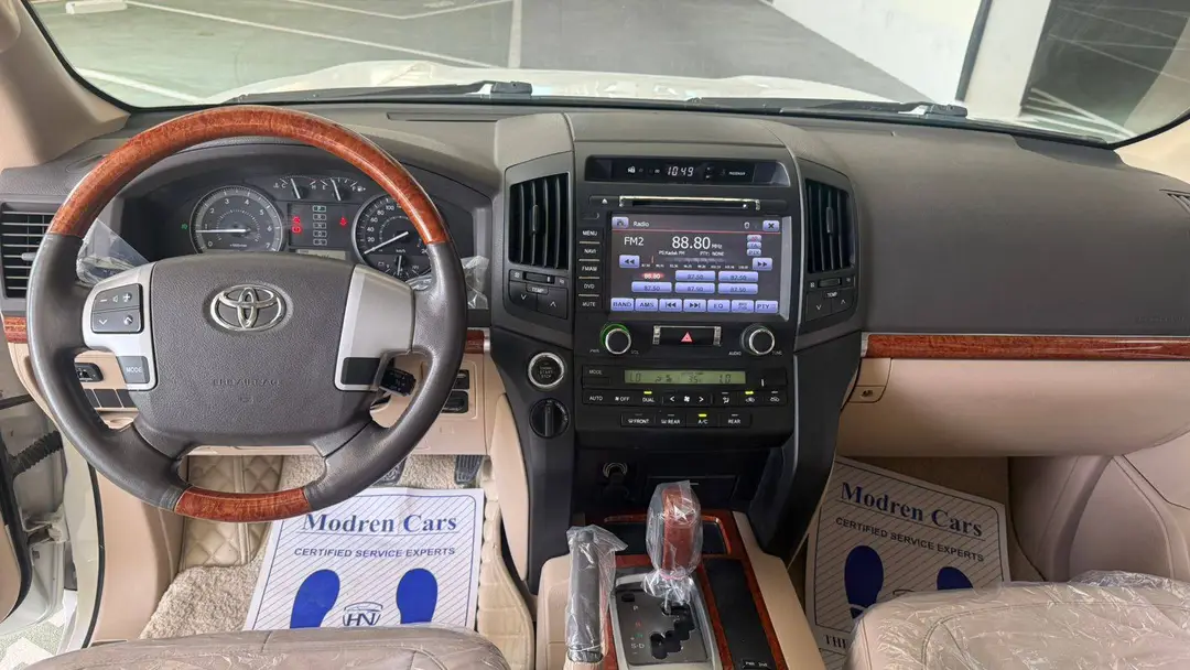 Car Image 2015 TOYOTA LAND CRUISER GX.R